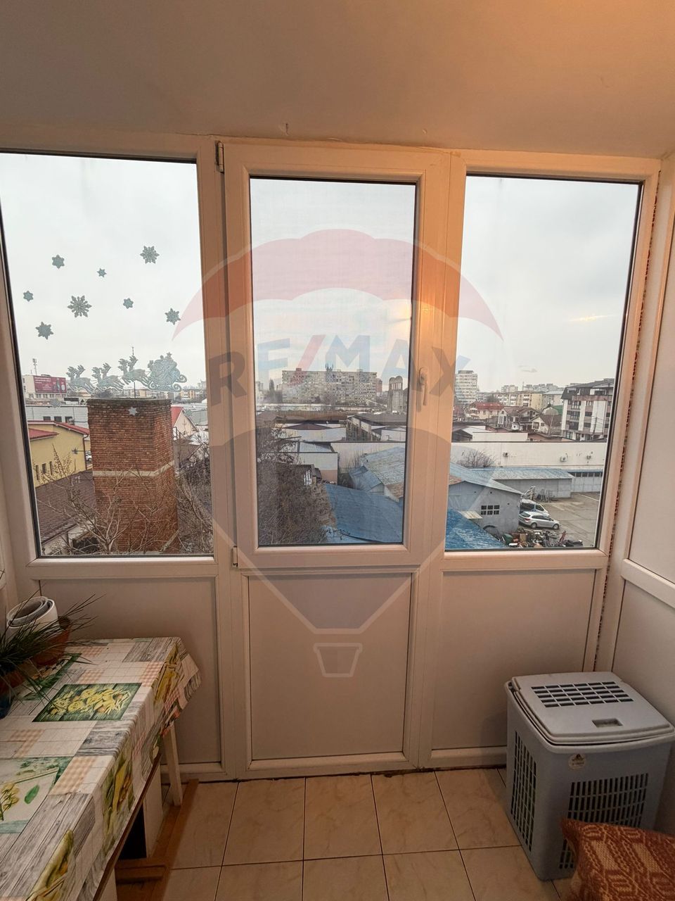 Apartament cu 3 camere de vânzare în zona Craiovita Noua