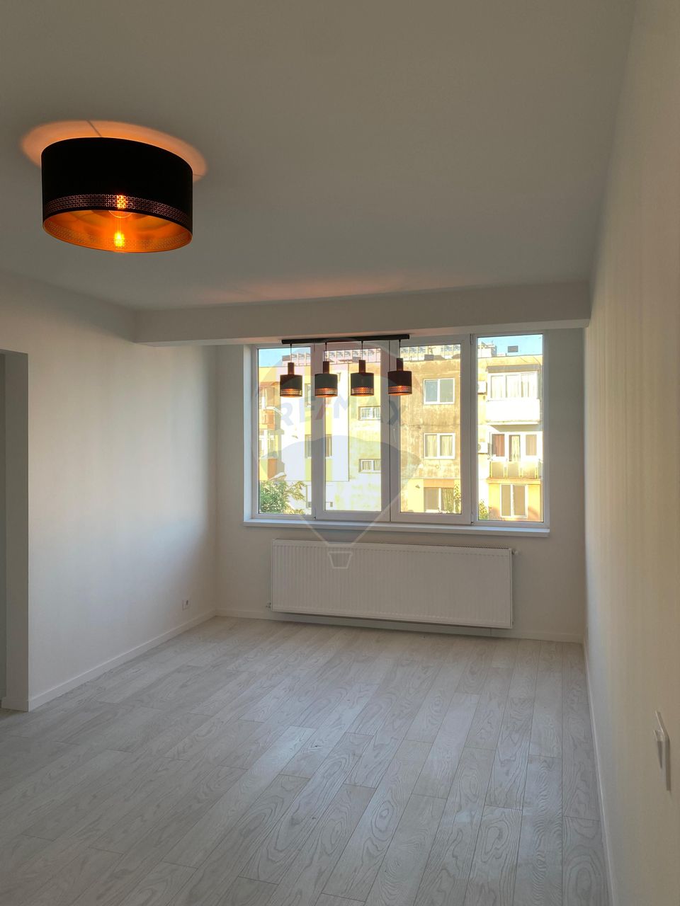 Apartament cu 3 camere de vânzare