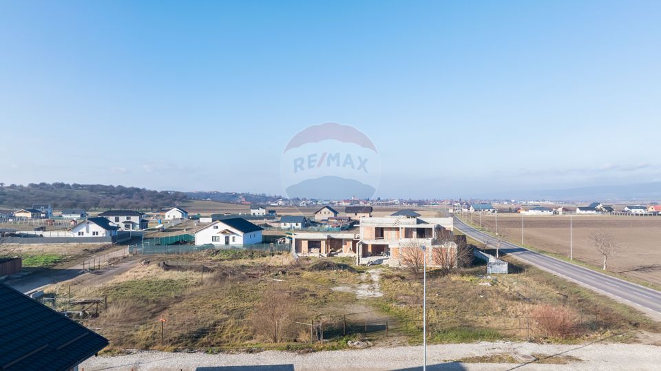 Vilă cu 3 camere, la roșu | Proiect modern – Poiana Craitelor