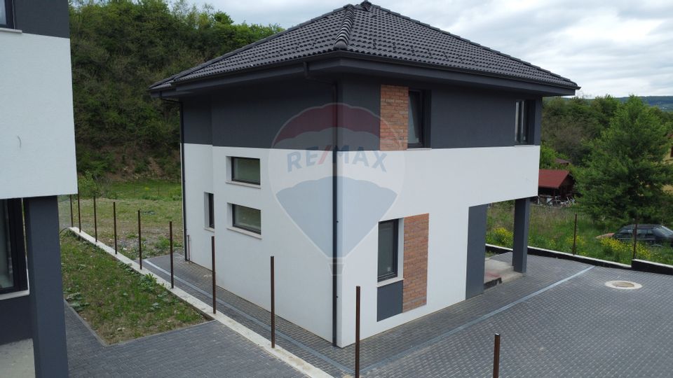 4 room House / Villa for sale