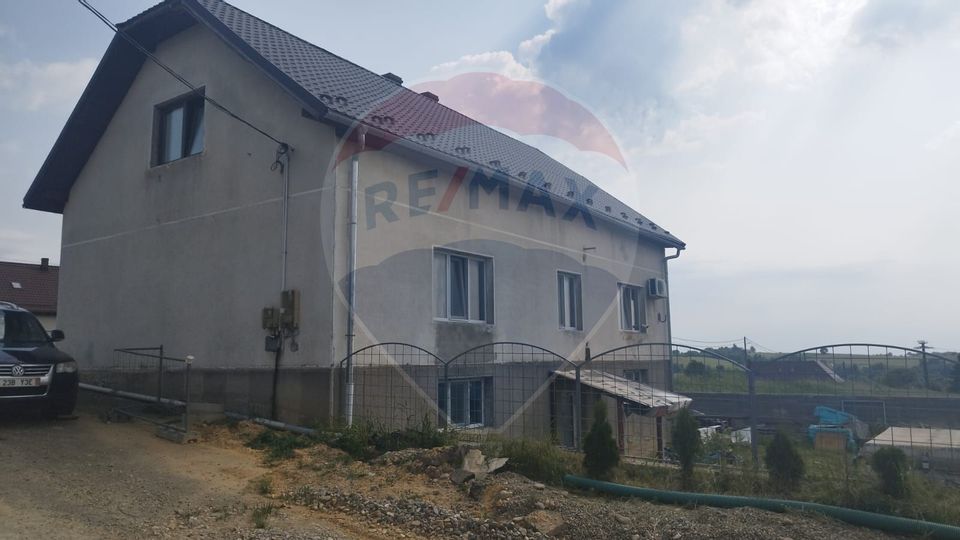 De Vânzare – Imobil Multifuncțional în  Șinteu, Bihor