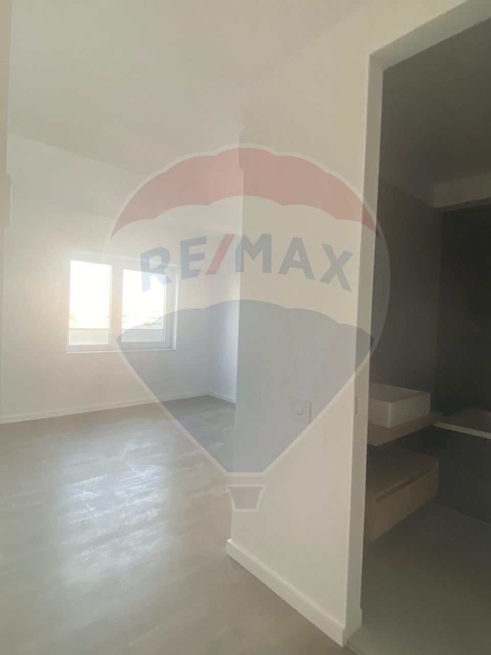 DE VANZARE Apartament cu 3 camere în zona Central/Ploiesti