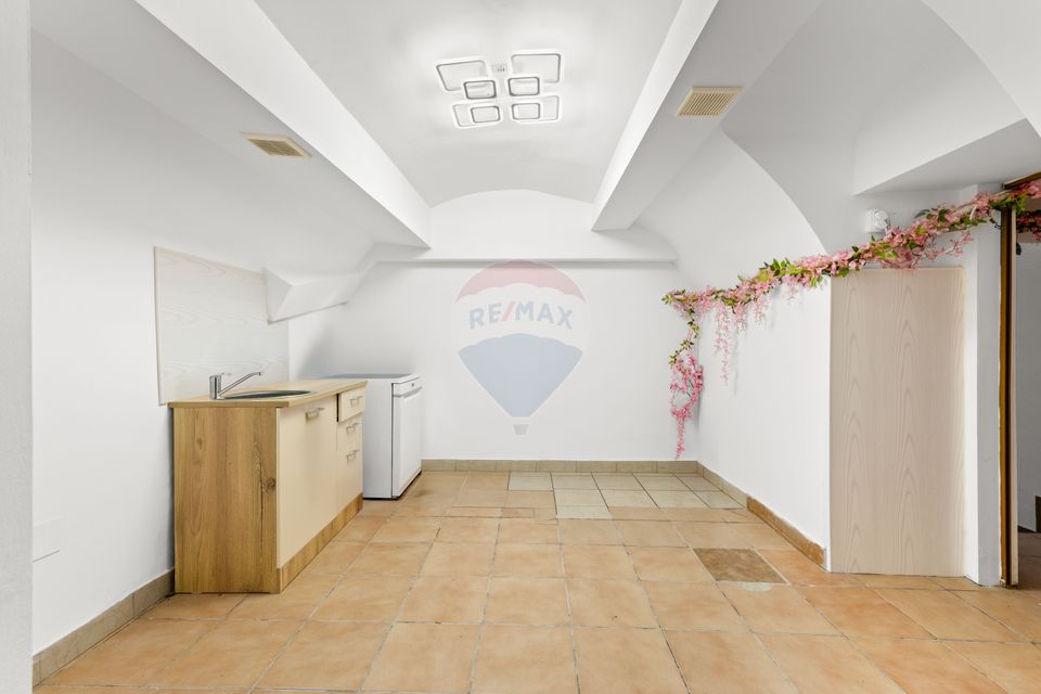 120sq.m Commercial Space for sale, Central area