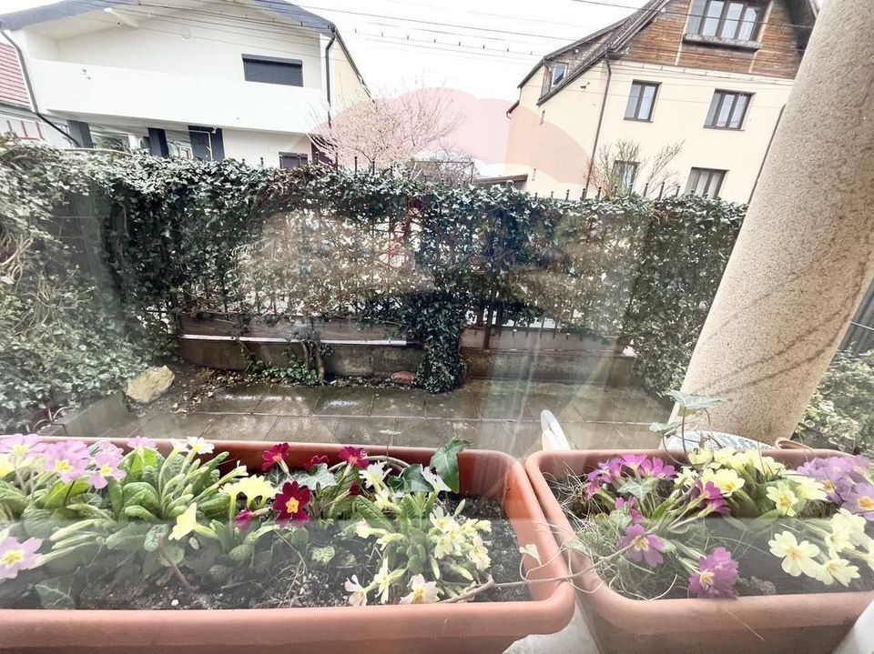 Apartament la casa de inchiriat!