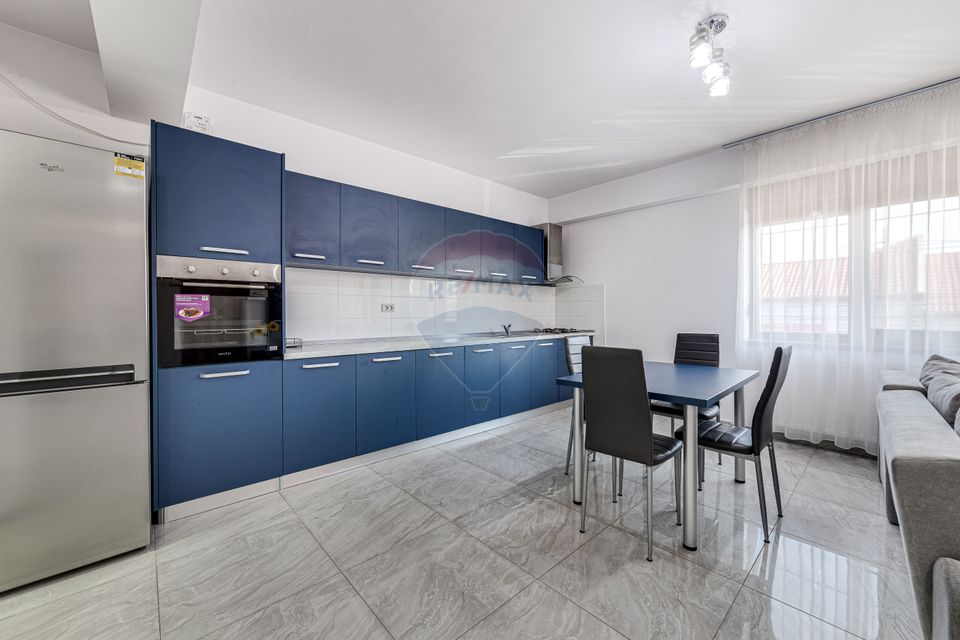 Apartament cu 3 camere zona Intim