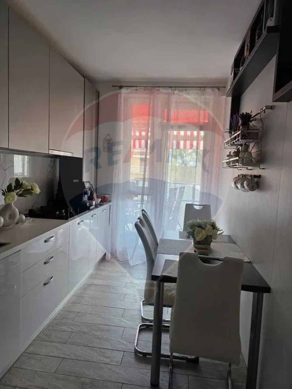 Apartament cu 3 camere si loc de parcare la Ared Micalaca