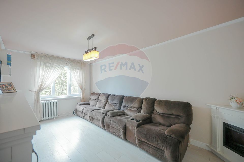 Apartament cu 3 camere de vânzare în zona Dacia