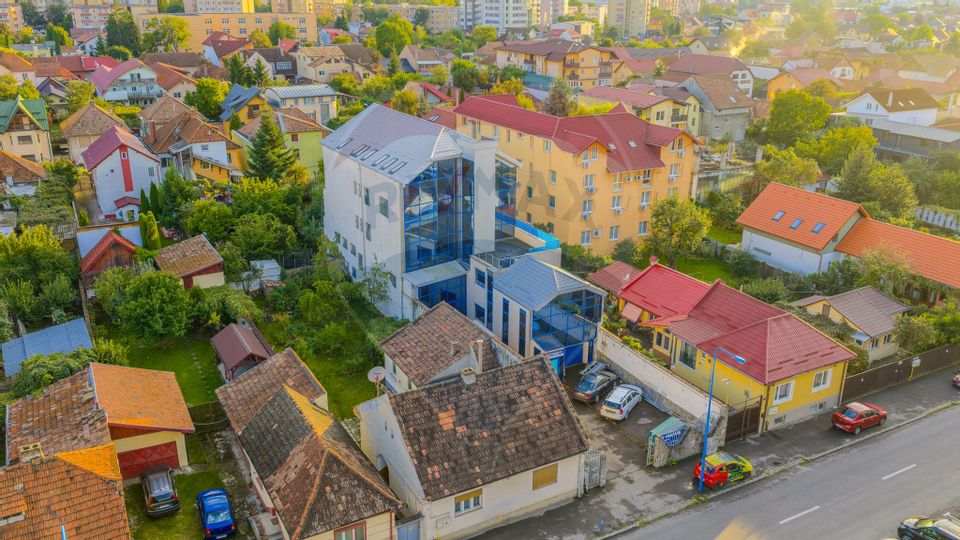 Cladire de 902 mp utili de vânzare, zona Grivitei - DN 13, COMISION 0