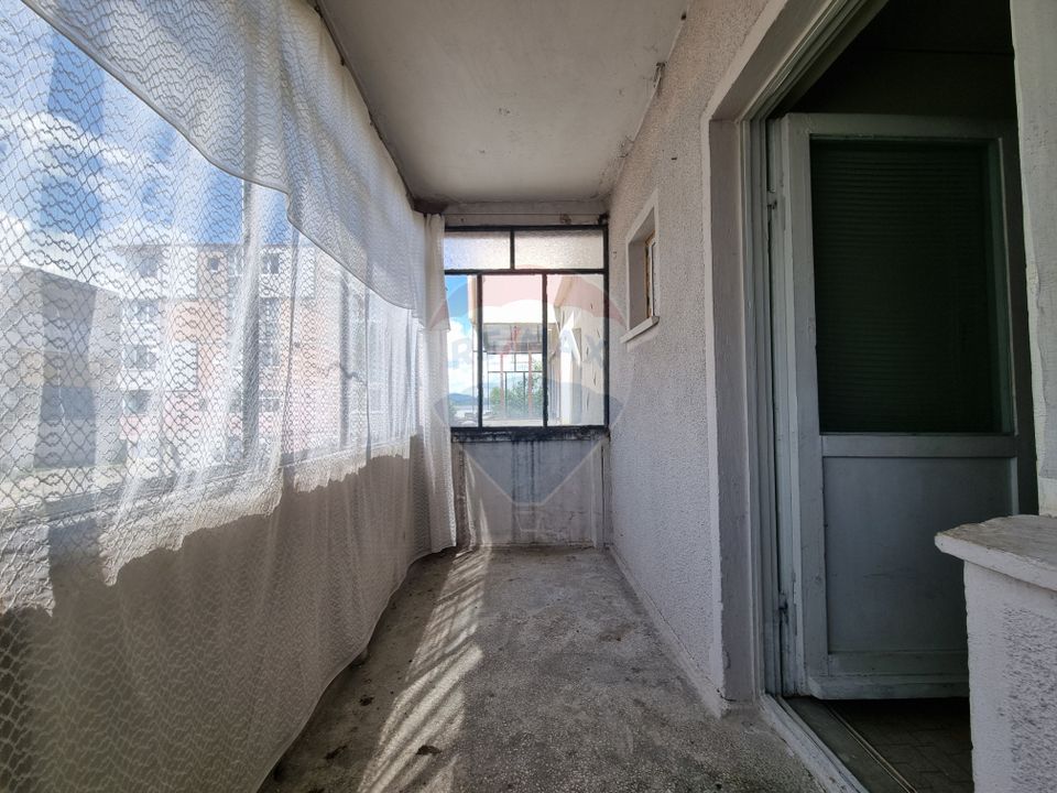 Apartament (de renovat) cu 2 camere de vânzare în Râșnov/Romacril