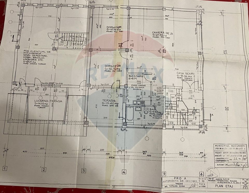 Casă / Vilă, și service cu spații de birouri, de vânzare în sector 4