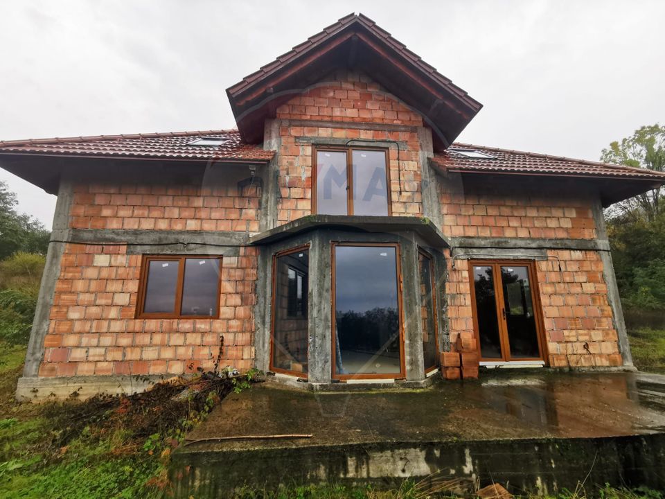 Casă la roșu de vânzare – 6.400 mp teren – Copalnic Mănăștur