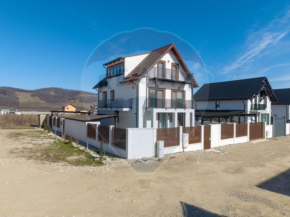 Proprietate speciala, cu destinatii multiple, Sanpetru/ Harman!