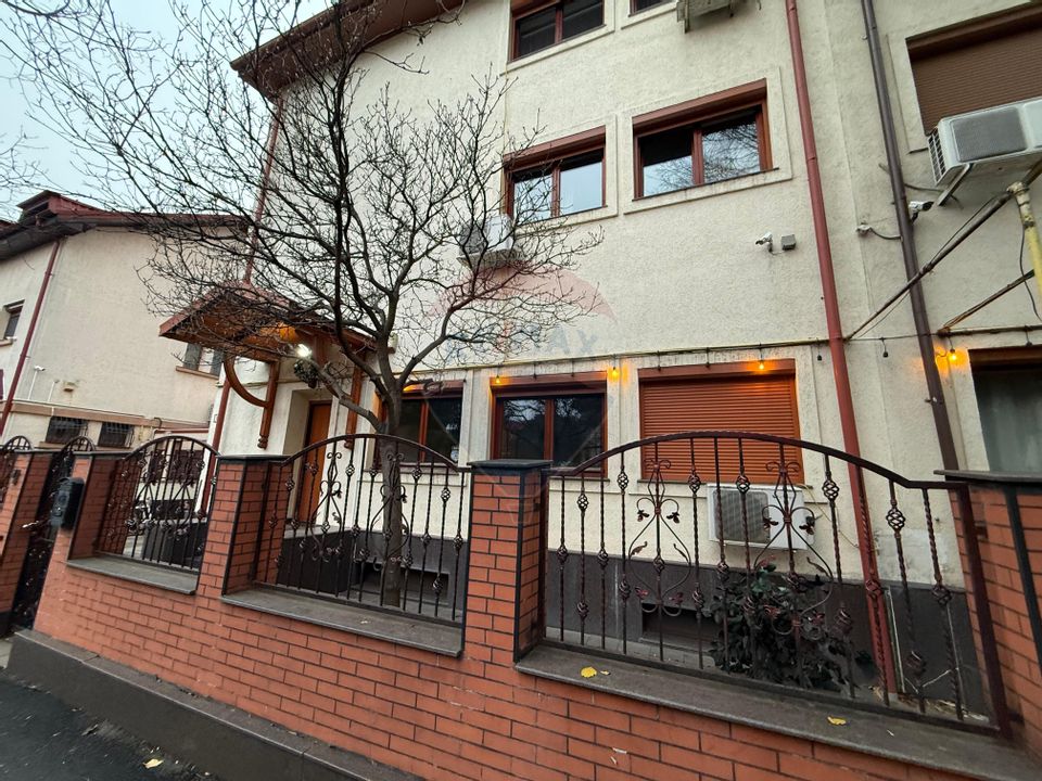 De inchiriat Casă / Vilă 7 camere + curte zona Vatra Luminoasa