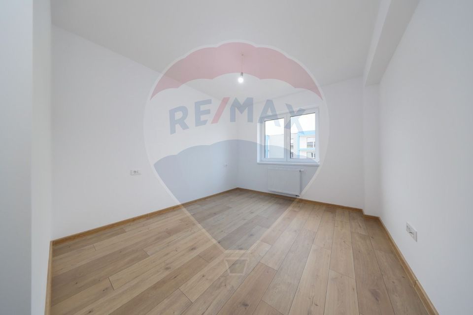 3 room Apartment for sale, Tractorul area