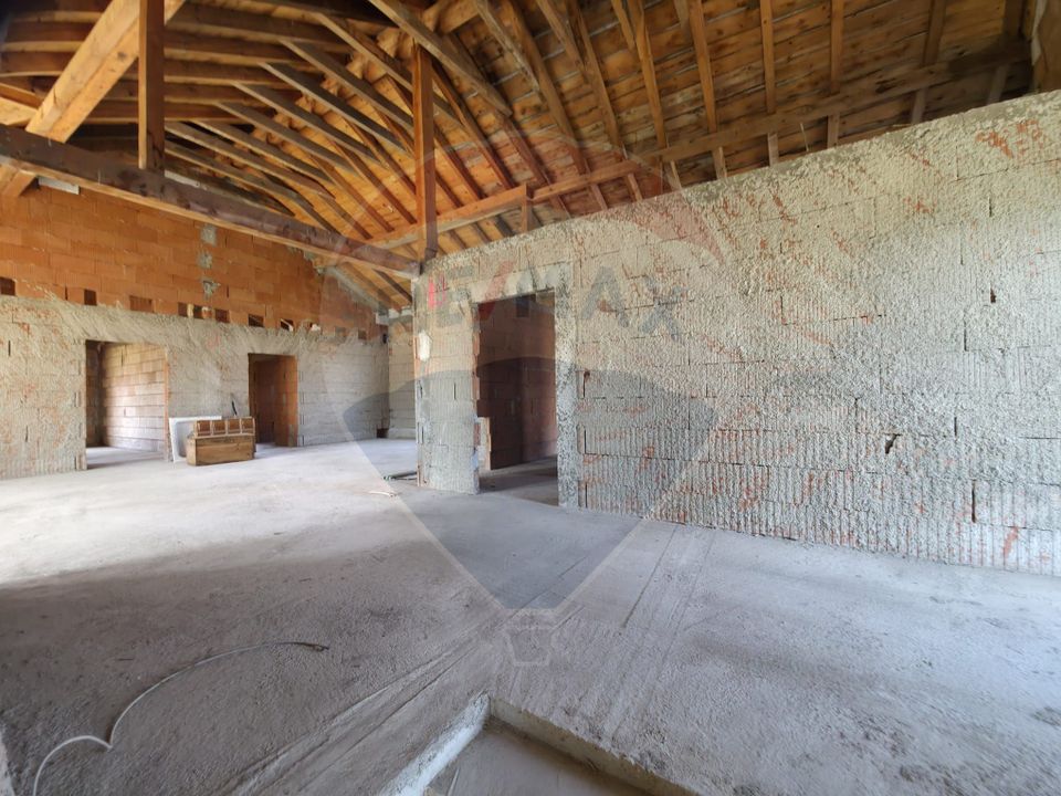 Teren intravilan + casă la roșu de vânzare – Vădurele, jud. Neamț