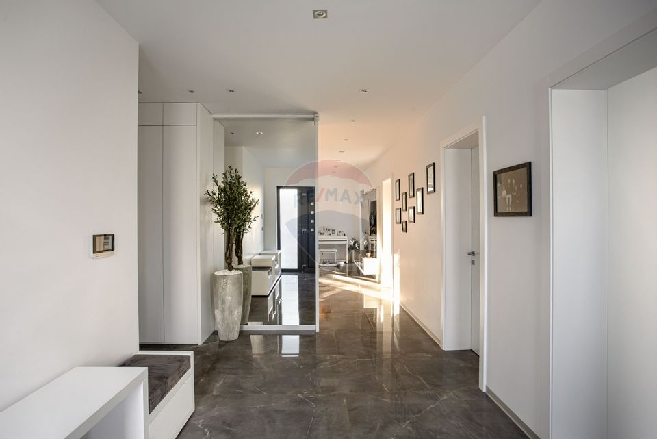 Vilă de lux stil mediteranian de vânzare zona Aradul Nou-Tabacovici