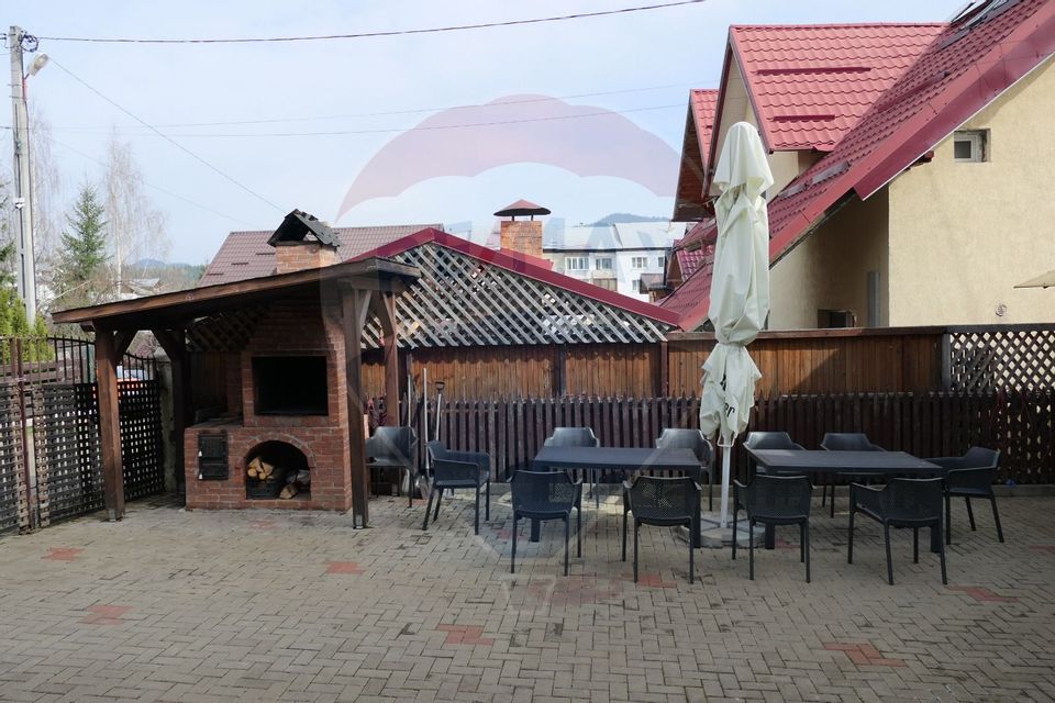 Vilă cu 10 camere de vânzare în zona Centrala