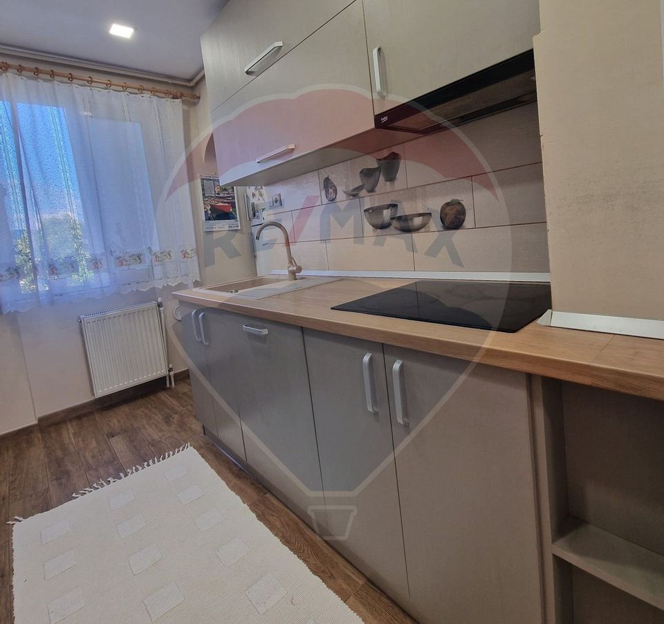 Apartament cu 4 camere de vânzare în zona Ultracentral
