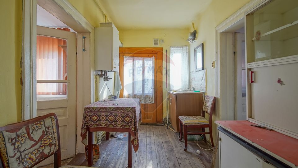 COMISION 0%! Casă cu Potențial de Renovare într-o Zonă Excelentă