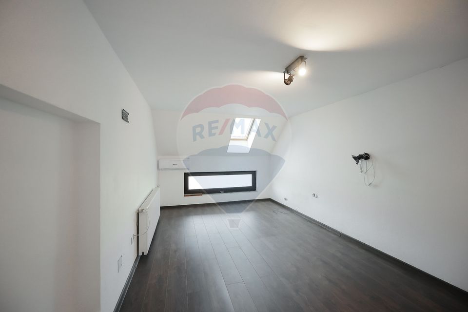 4 room House / Villa for sale, Episcopia Bihorului area