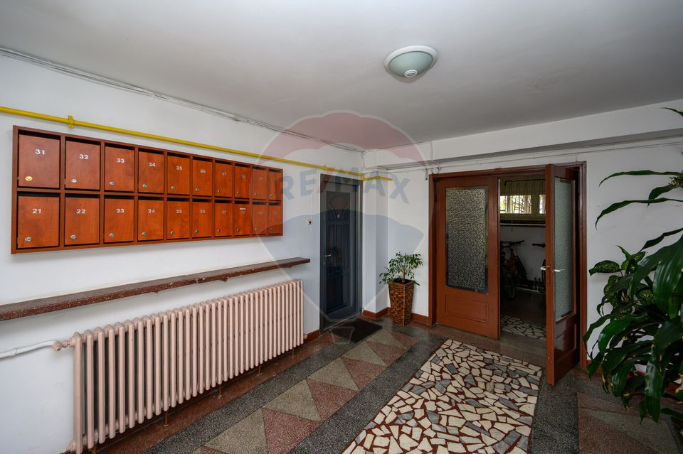 Apartament renovat, modern, cu 3 camere, de vânzare în Grigorescu