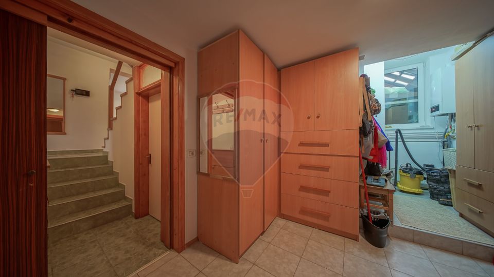 Vilă cu 6 camere de vânzare în zona Primaverii, Râșnov - Comision 0