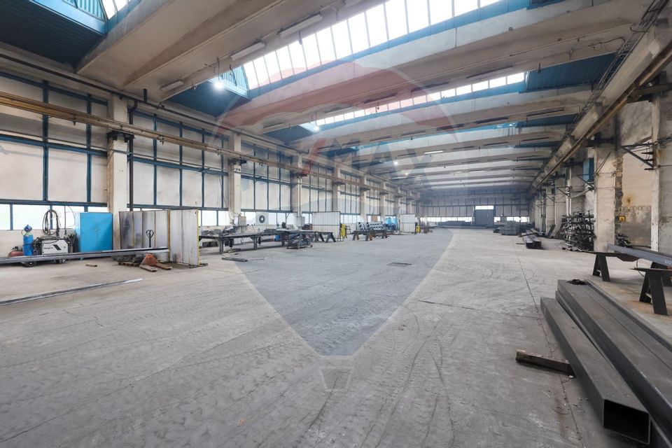 Hala 2.700 mp + birouri 800 mp + teren 1.400 mp AEROPORT BRASOV