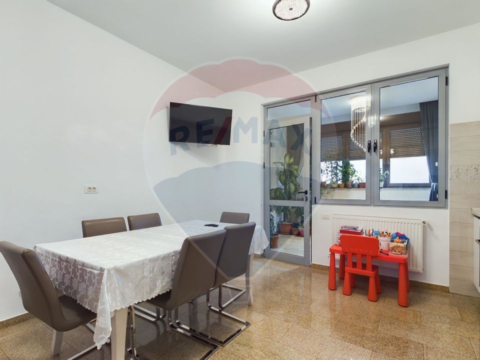 Apartament cu 4 camere de vânzare în zona Prelungirea Ghencea