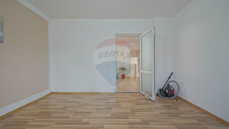 8 room House / Villa for sale, Aurel Vlaicu area
