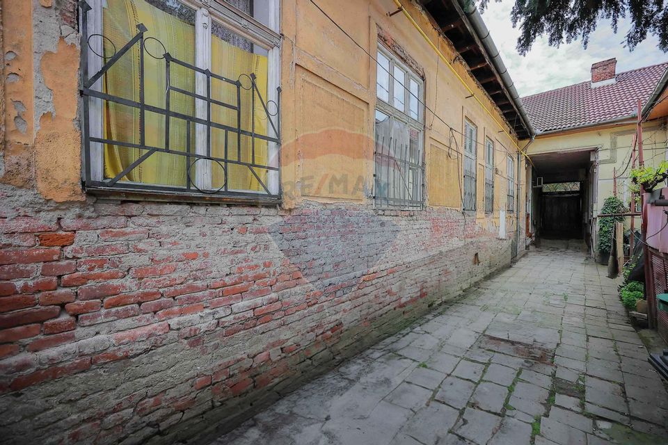 Casă de Vânzare cu 4 camere, Ultracentral - Cuza Vodă