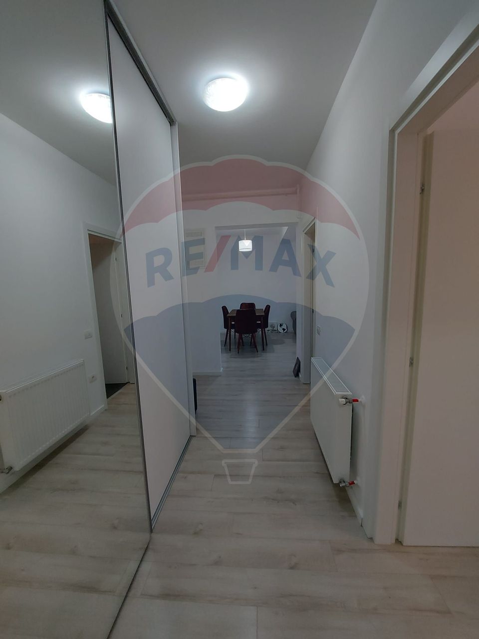 Apartament cu 2 camere de închiriat cu loc parcare în zona Trapezului