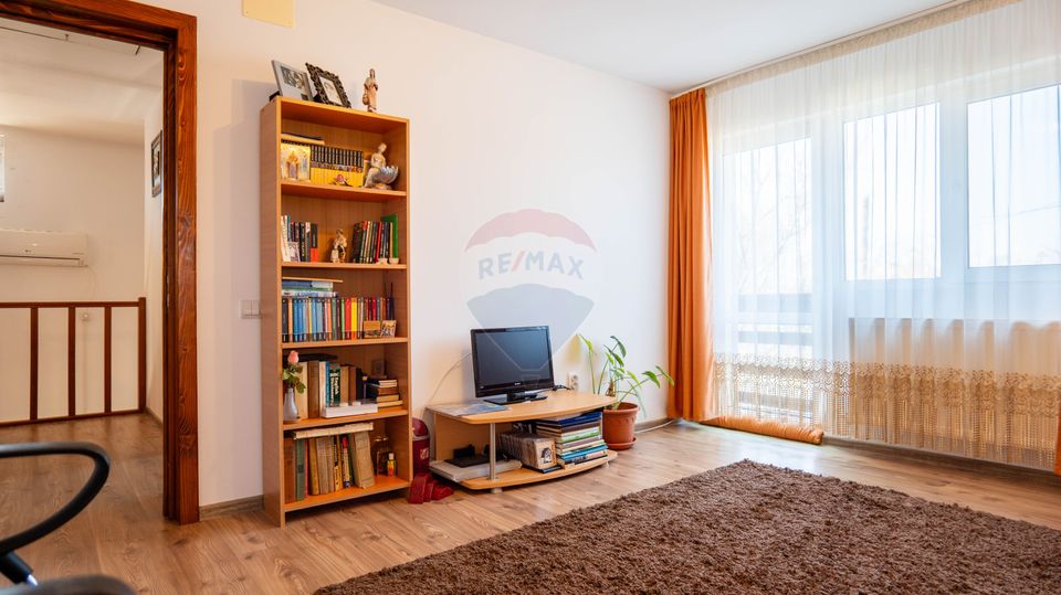 Vanzare vilă Bacu P+1+Pod, livadă, acces rapid A0/A1/Centură