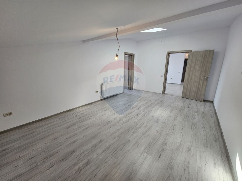 Apartament 4 camere 115.7 mp cu terasa , loc parcare si boxa demisol