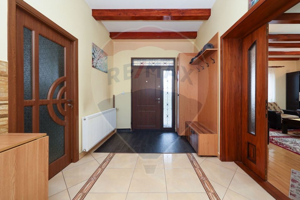 Casă 4 camere, mobilata si utilata, 2 389 m². teren, Sanpetru!