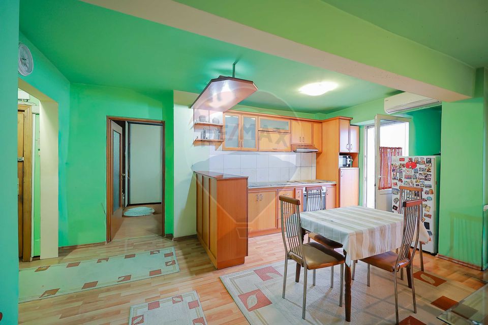 Apartament cu 4 camere, de vânzare în zona Rogerius