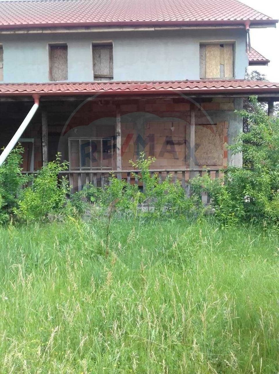 de vanzare Casă / Vilă cu 5 camere, la rosu