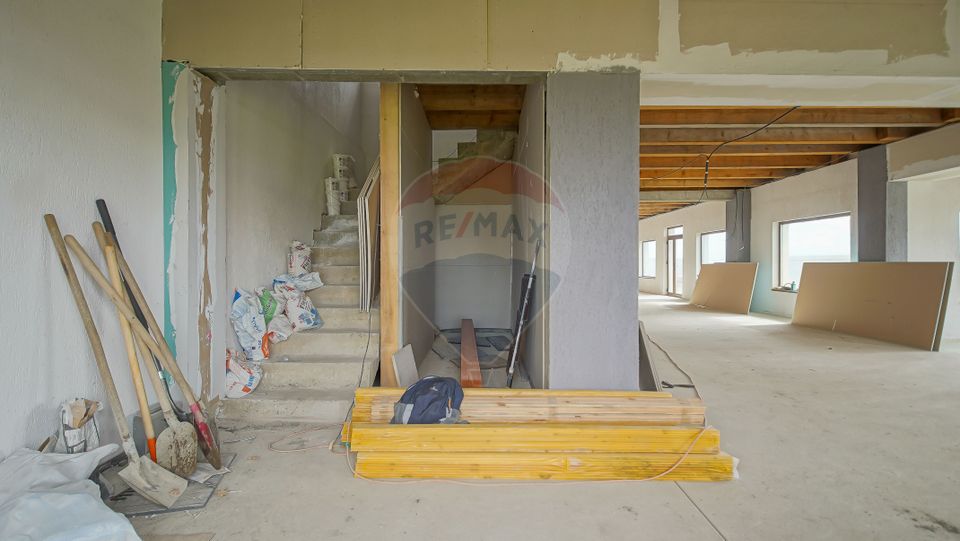 Comision 0%-Cladire versatila 14 camere-Multiple utilizari