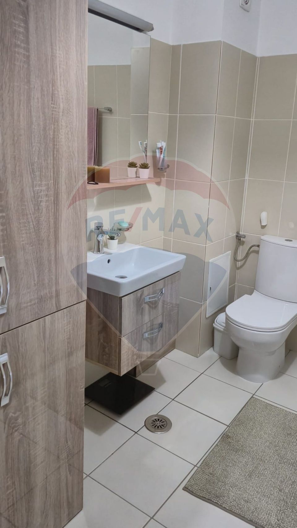 Apartament mobilat, utilat cu 2 camere de vânzare în Cartierul Latin