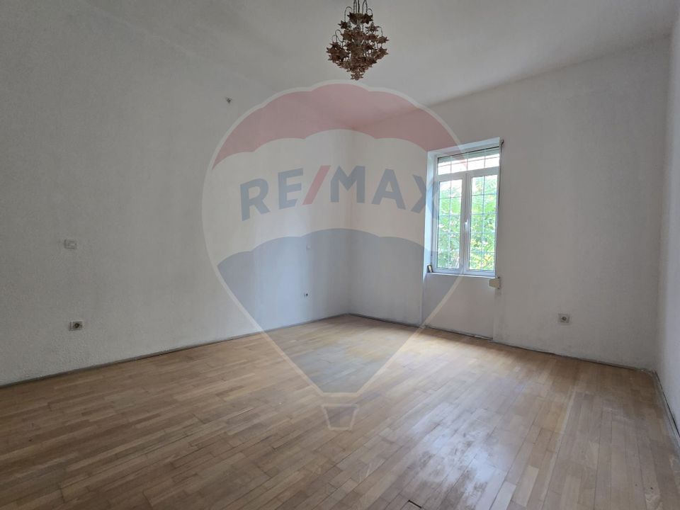 DE VANZARE Casă / Vilă cu 11 camere de vânzare în zona Parcul Carol