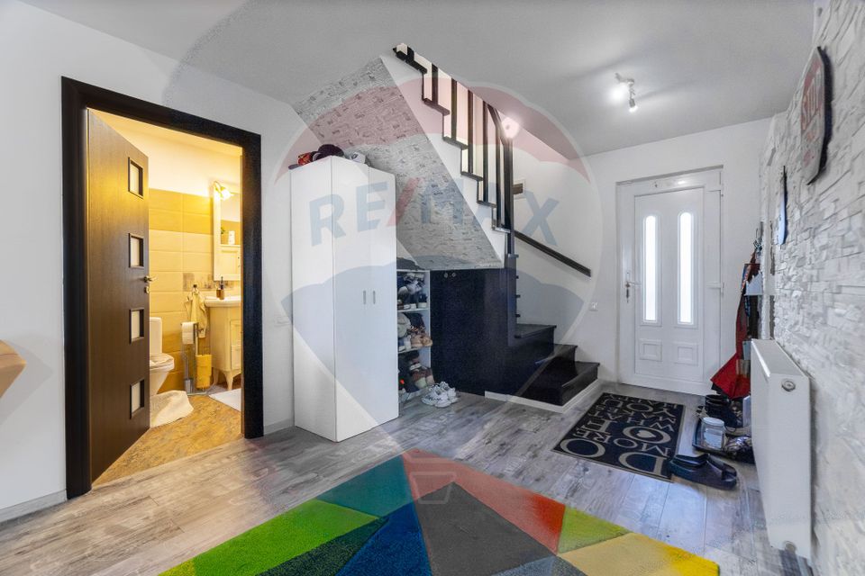 Casă / Vilă cu 4 camere de vânzare în zona Central