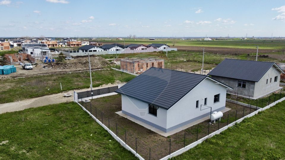 Casă / Vilă cu 3 camere de vânzare în zona Vest