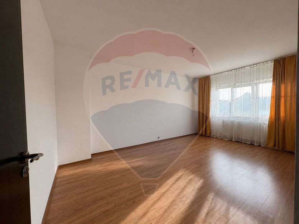 Apartament de vânzare 2 camere central cu vedere la mare