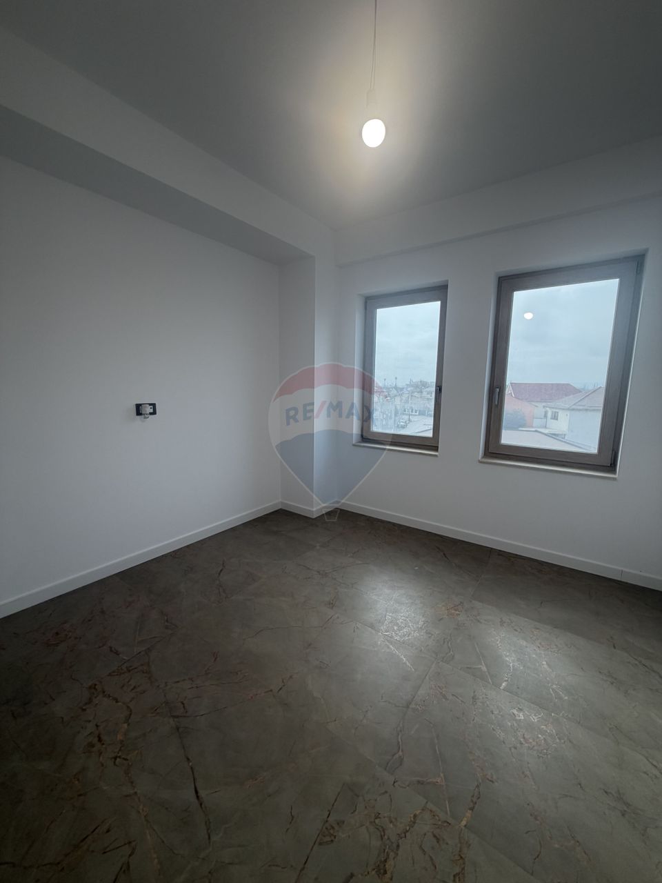 3 camere, Central, bloc nou, etaj 2, lift