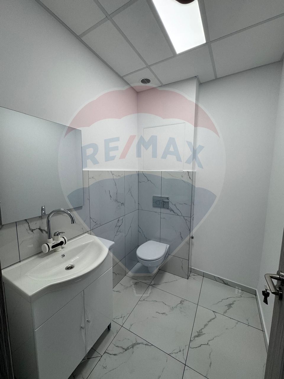 156.7sq.m Commercial Space for rent, Piata Centrala area