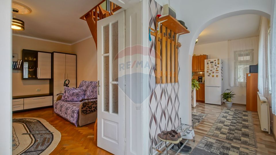 Casa individuala cu doua corpuri, teren 1000mp