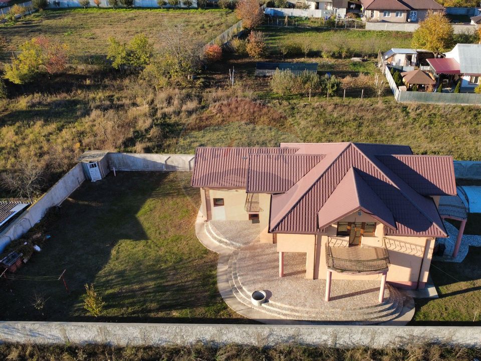 5 room House / Villa for sale