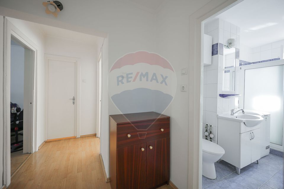 Apartament cu 3 camere, De Vânzare, tip U, etaj 1, Rogerius