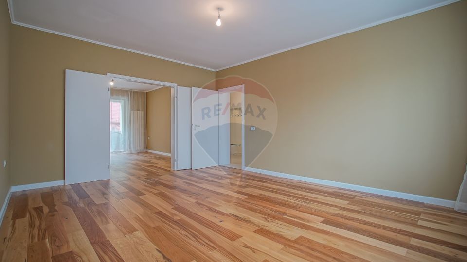 5 room Apartment for sale, Centrul Civic area