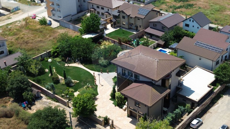 Vila cu piscina si teren 2350mp de vanzare in Mamaia Sat