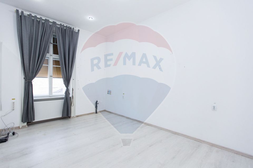 Casă / Vilă cu 4 camere de vânzare în zona Central
